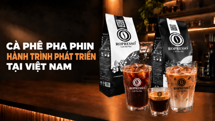 Ảnh tiêu đề hành trình cà phê pha phin Việt Nam với sản phẩm và các ly cà phê Ropresso.